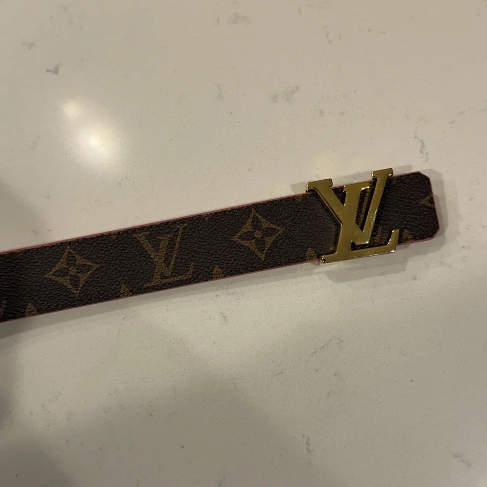 Like new Louis Vuitton Monogram Brown and Pink Belt women’s 80/32 reversible